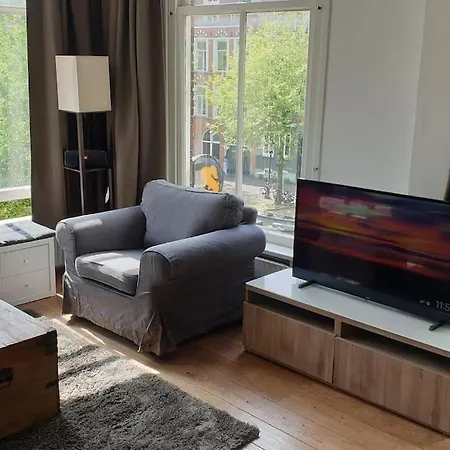 - Bright, Canal-side, Central, Renovated 1br Apartment *