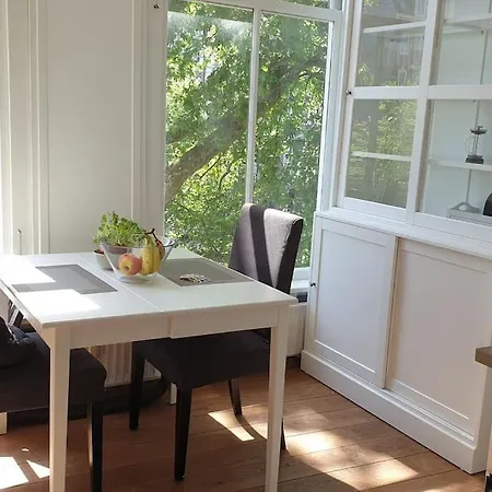 - Bright, Canal-side, Central, Renovated 1br * Amsterdam